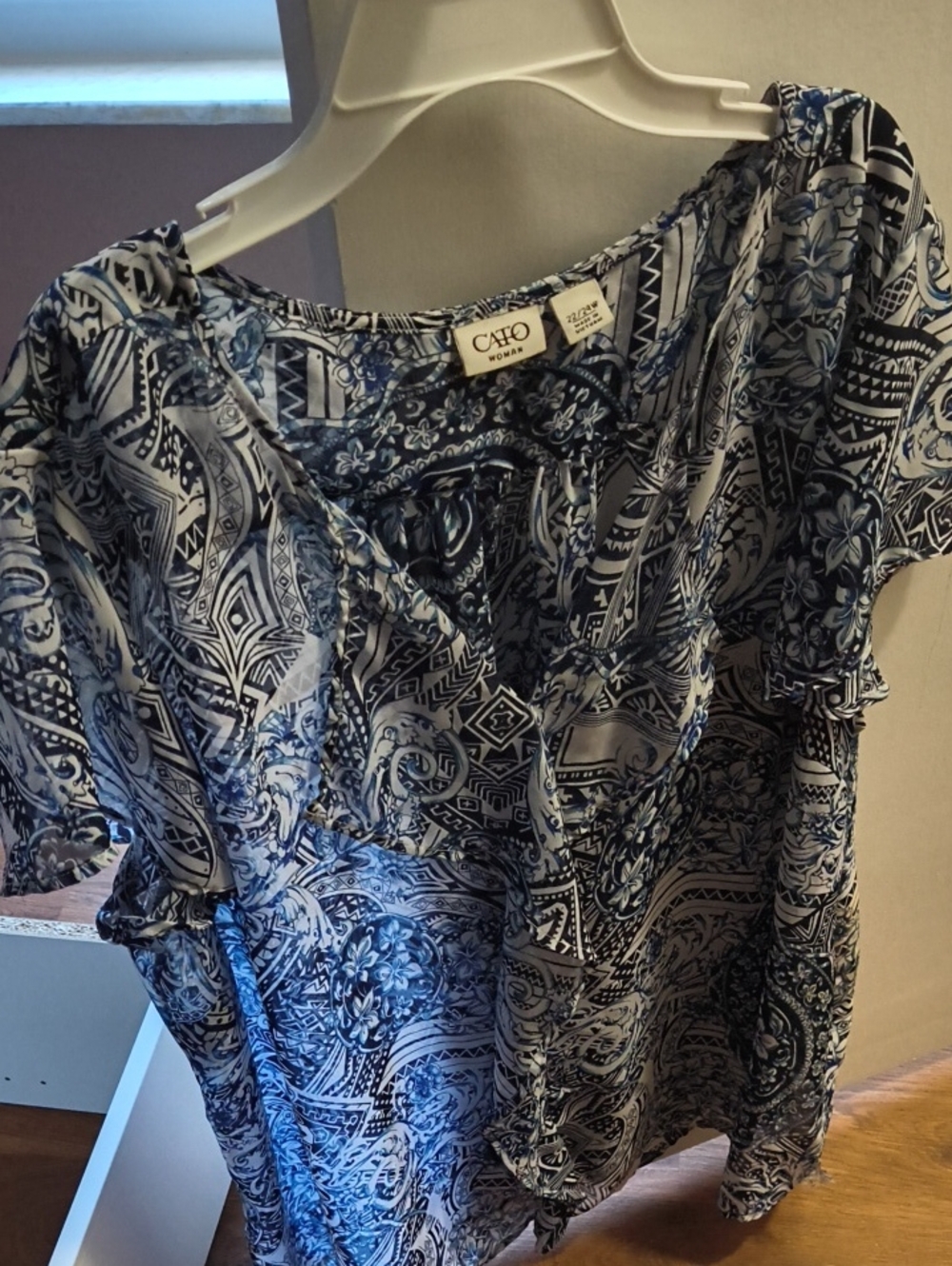 Cato Blue and White Paisley V-Neck Short Sleeve Blouse